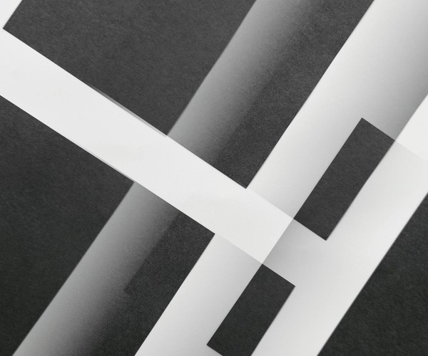 Dynamic black and white abstract geometric pattern, perfect for modern backgrounds.